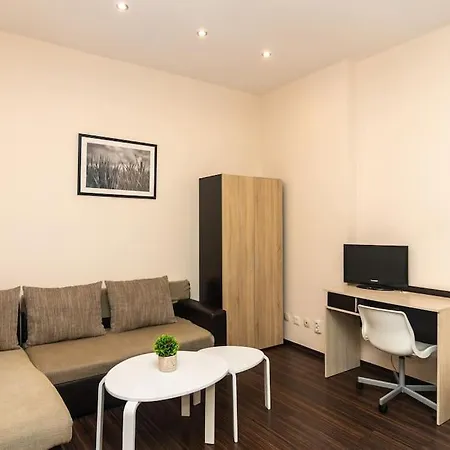 Ivo's 1 Bedroom Centrally Located 아파트 *