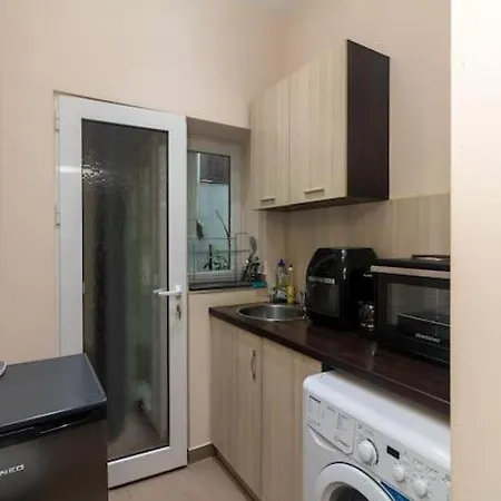 Ivo's 1 Bedroom Centrally Located 소피아