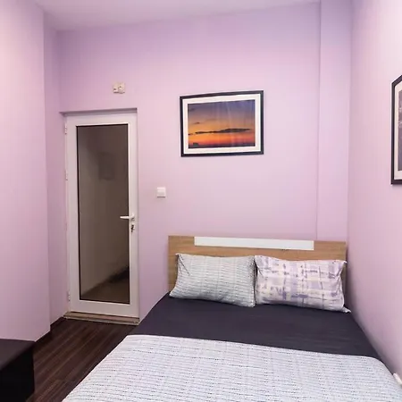 Daire Ivo's 1 Bedroom Centrally Located *