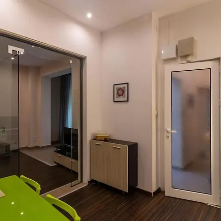 Ivo's 1 Bedroom Centrally Located