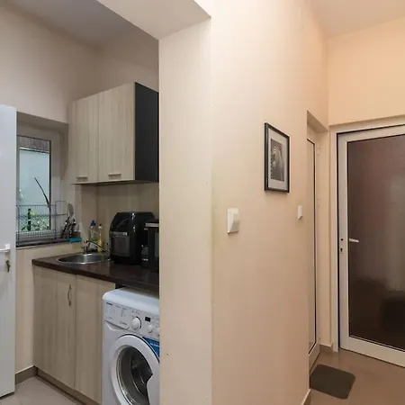 Ivo's 1 Bedroom Centrally Located * Sofya